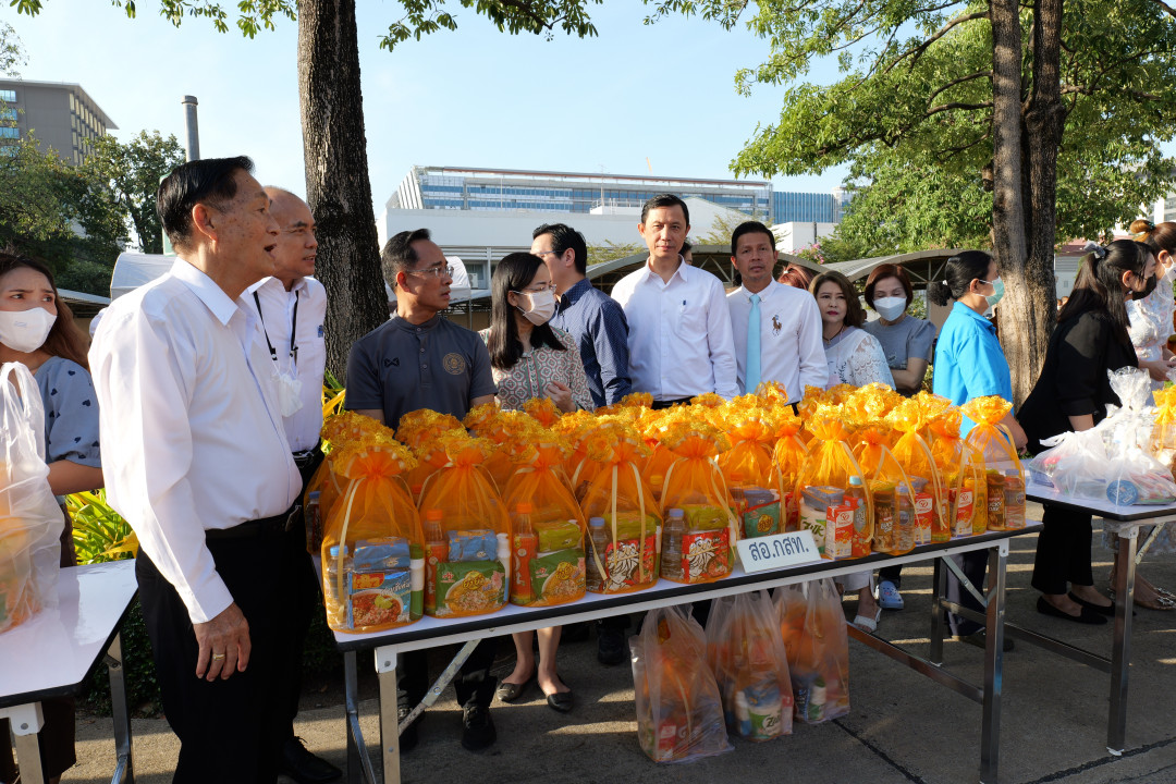 รูปภาพกิจกรรม สหกรณ์ออมทรัพย์การสื่อสารแห่งประเทศไทย ภาพกิจกรรม ร่วมทำบุญใส่บาตรกับ ปณท เนื่องในวันขึ้นปีใหม่ 2567 เมื่อวันที่ 5 มกราคม 2567 3
