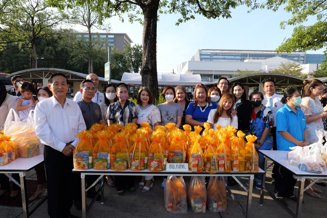 รูปภาพกิจกรรม สหกรณ์ออมทรัพย์การสื่อสารแห่งประเทศไทย ภาพกิจกรรม ร่วมทำบุญใส่บาตรกับ ปณท เนื่องในวันขึ้นปีใหม่ 2567 เมื่อวันที่ 5 มกราคม 2567 4