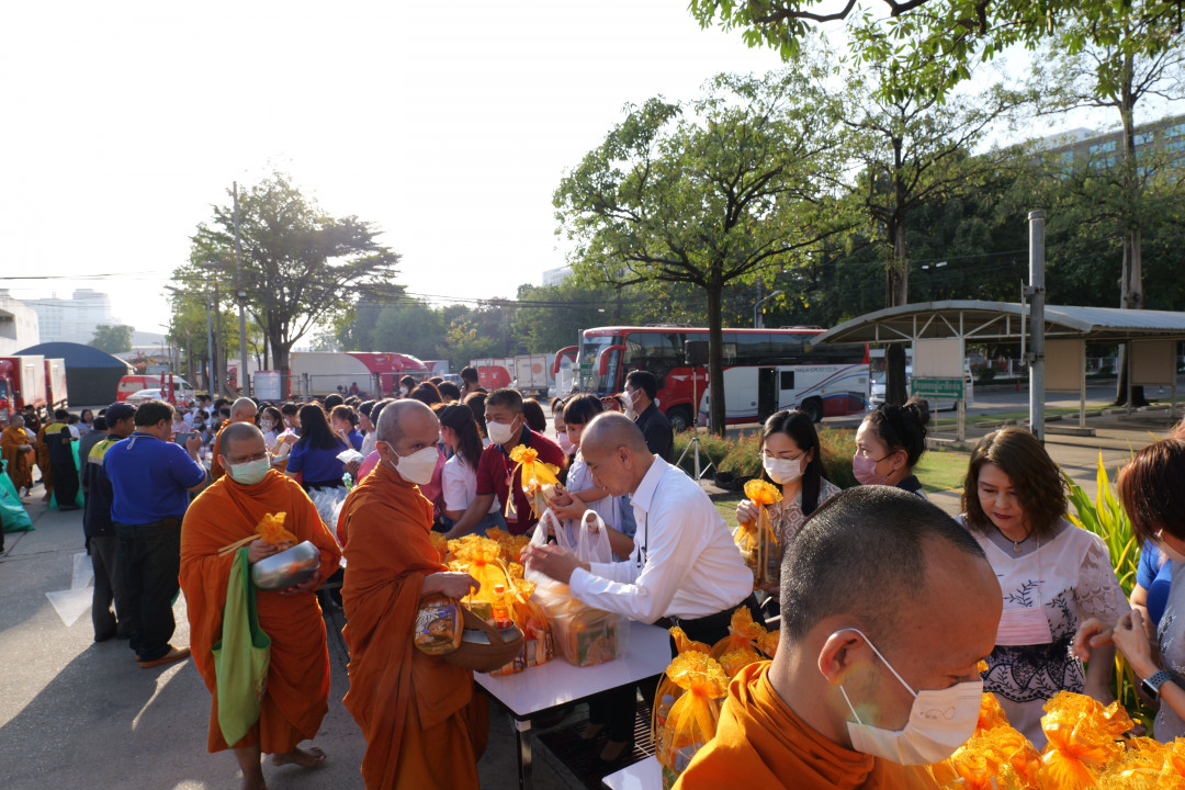 รูปภาพกิจกรรม สหกรณ์ออมทรัพย์การสื่อสารแห่งประเทศไทย ภาพกิจกรรม ร่วมทำบุญใส่บาตรกับ ปณท เนื่องในวันขึ้นปีใหม่ 2567 เมื่อวันที่ 5 มกราคม 2567 8