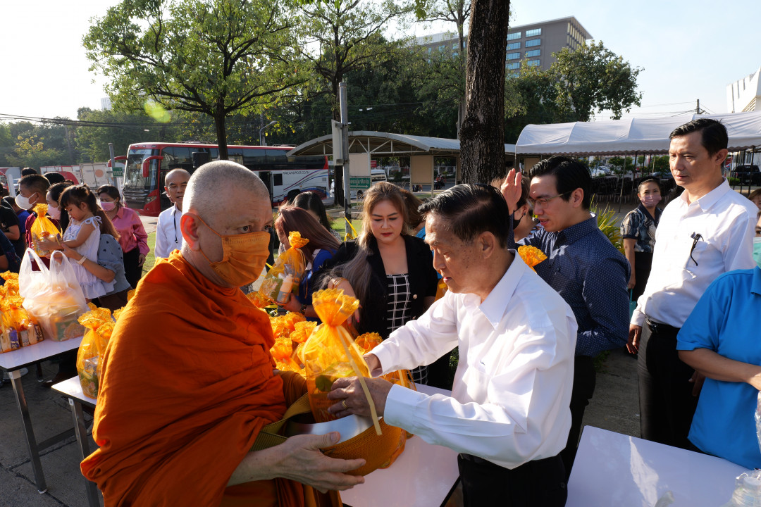 รูปภาพกิจกรรม สหกรณ์ออมทรัพย์การสื่อสารแห่งประเทศไทย ภาพกิจกรรม ร่วมทำบุญใส่บาตรกับ ปณท เนื่องในวันขึ้นปีใหม่ 2567 เมื่อวันที่ 5 มกราคม 2567 9