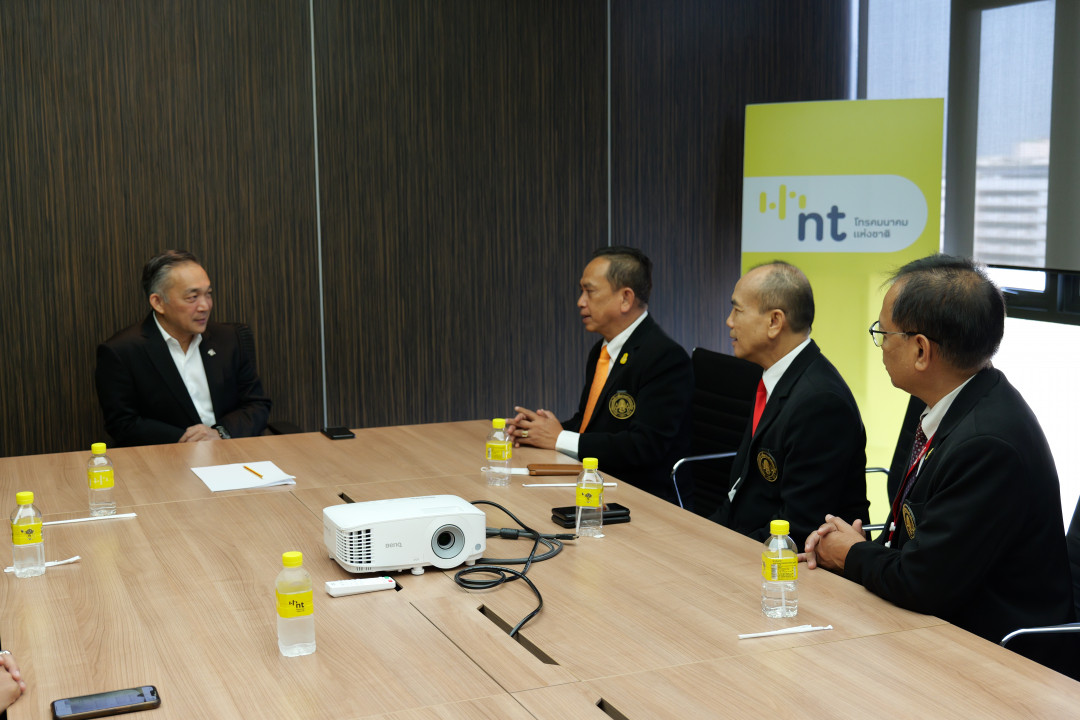 รูปภาพกิจกรรม สหกรณ์ออมทรัพย์การสื่อสารแห่งประเทศไทย ภาพกิจกรรม พบผู้บริหาร บริษัท ไปรษณีย์ไทย จำกัด  ผู้บริหาร บริษัท โทรคมนาคมแห่งชาติ จำกัด (มหาชน)  และท่านศรีภูมิ ศุขเนตร ผู้ก่อตั้งสหกรณ์ สอ.กสท. เพื่อเรียนเชิญเป็นที่ปรึกษา และมอบกระเช้าปีใหม่ 2567 1