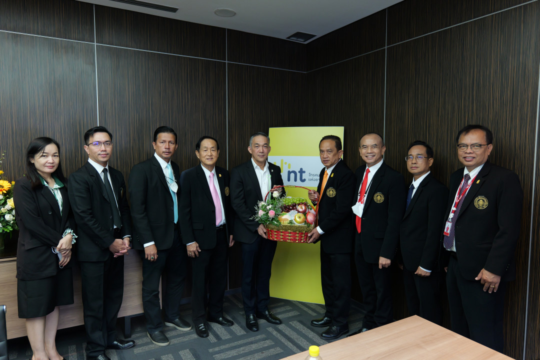 รูปภาพกิจกรรม สหกรณ์ออมทรัพย์การสื่อสารแห่งประเทศไทย ภาพกิจกรรม พบผู้บริหาร บริษัท ไปรษณีย์ไทย จำกัด  ผู้บริหาร บริษัท โทรคมนาคมแห่งชาติ จำกัด (มหาชน)  และท่านศรีภูมิ ศุขเนตร ผู้ก่อตั้งสหกรณ์ สอ.กสท. เพื่อเรียนเชิญเป็นที่ปรึกษา และมอบกระเช้าปีใหม่ 2567 2