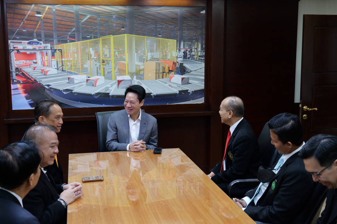 รูปภาพกิจกรรม สหกรณ์ออมทรัพย์การสื่อสารแห่งประเทศไทย ภาพกิจกรรม พบผู้บริหาร บริษัท ไปรษณีย์ไทย จำกัด  ผู้บริหาร บริษัท โทรคมนาคมแห่งชาติ จำกัด (มหาชน)  และท่านศรีภูมิ ศุขเนตร ผู้ก่อตั้งสหกรณ์ สอ.กสท. เพื่อเรียนเชิญเป็นที่ปรึกษา และมอบกระเช้าปีใหม่ 2567 4