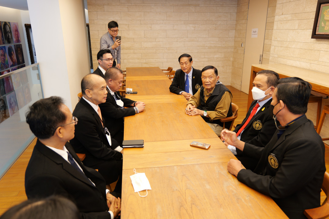 รูปภาพกิจกรรม สหกรณ์ออมทรัพย์การสื่อสารแห่งประเทศไทย ภาพกิจกรรม พบผู้บริหาร บริษัท ไปรษณีย์ไทย จำกัด  ผู้บริหาร บริษัท โทรคมนาคมแห่งชาติ จำกัด (มหาชน)  และท่านศรีภูมิ ศุขเนตร ผู้ก่อตั้งสหกรณ์ สอ.กสท. เพื่อเรียนเชิญเป็นที่ปรึกษา และมอบกระเช้าปีใหม่ 2567 9