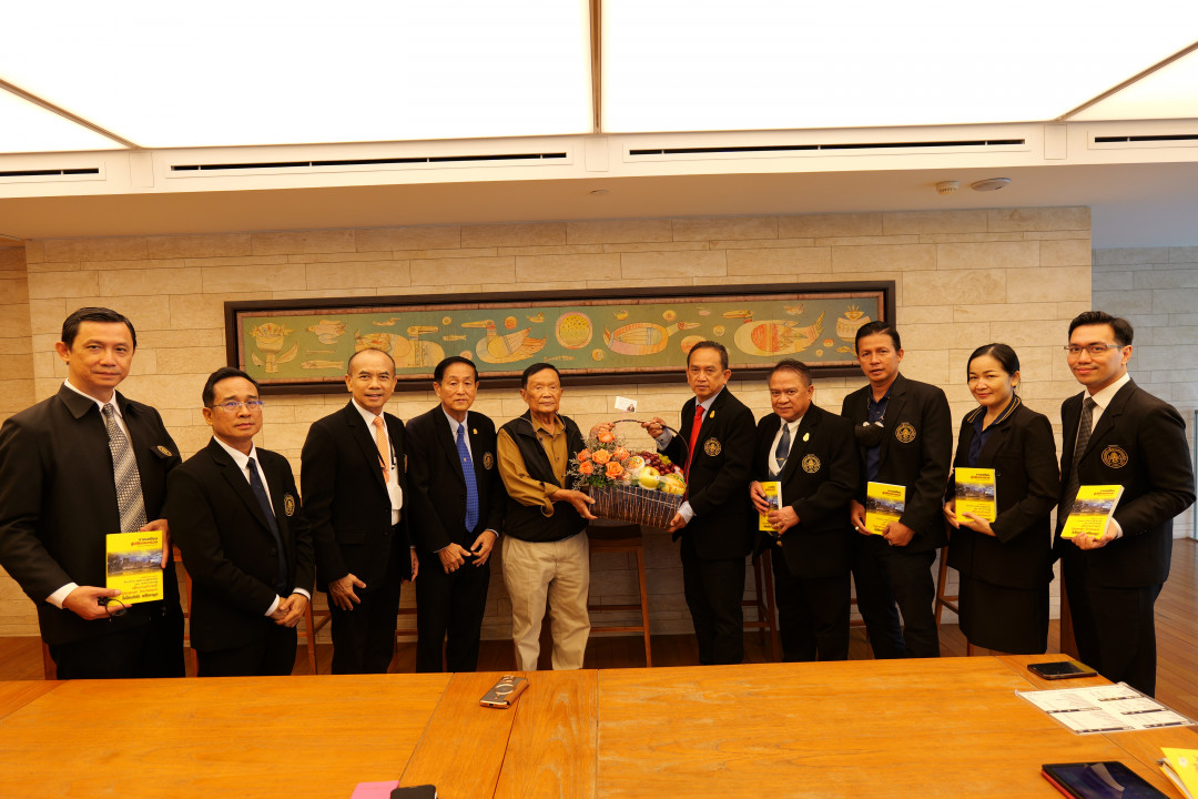 รูปภาพกิจกรรม สหกรณ์ออมทรัพย์การสื่อสารแห่งประเทศไทย ภาพกิจกรรม พบผู้บริหาร บริษัท ไปรษณีย์ไทย จำกัด  ผู้บริหาร บริษัท โทรคมนาคมแห่งชาติ จำกัด (มหาชน)  และท่านศรีภูมิ ศุขเนตร ผู้ก่อตั้งสหกรณ์ สอ.กสท. เพื่อเรียนเชิญเป็นที่ปรึกษา และมอบกระเช้าปีใหม่ 2567 11