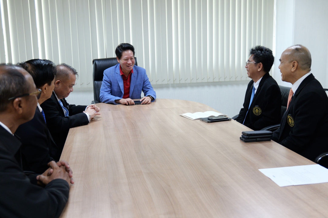 รูปภาพกิจกรรม สหกรณ์ออมทรัพย์การสื่อสารแห่งประเทศไทย ภาพกิจกรรม นายนิธิ มาวิเลิศ ประธานกรรมการและคณะกรรมการ เข้าพบ ดร.ดนันท์ สุภัทรพันธุ์ เชิญเป็นที่ปรึกษา สอ.กสท. 2