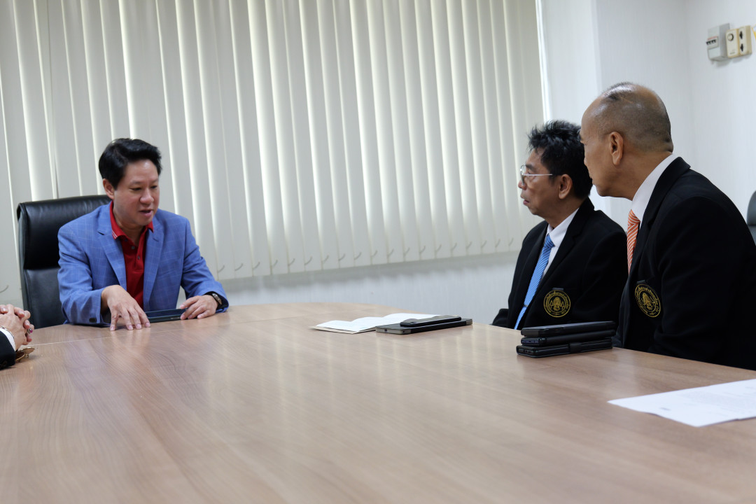 รูปภาพกิจกรรม สหกรณ์ออมทรัพย์การสื่อสารแห่งประเทศไทย ภาพกิจกรรม นายนิธิ มาวิเลิศ ประธานกรรมการและคณะกรรมการ เข้าพบ ดร.ดนันท์ สุภัทรพันธุ์ เชิญเป็นที่ปรึกษา สอ.กสท. 4