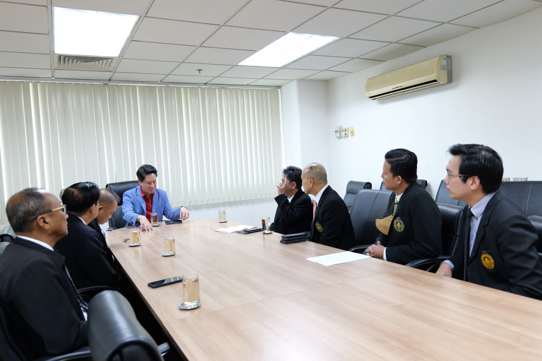 รูปภาพกิจกรรม สหกรณ์ออมทรัพย์การสื่อสารแห่งประเทศไทย ภาพกิจกรรม นายนิธิ มาวิเลิศ ประธานกรรมการและคณะกรรมการ เข้าพบ ดร.ดนันท์ สุภัทรพันธุ์ เชิญเป็นที่ปรึกษา สอ.กสท. 6