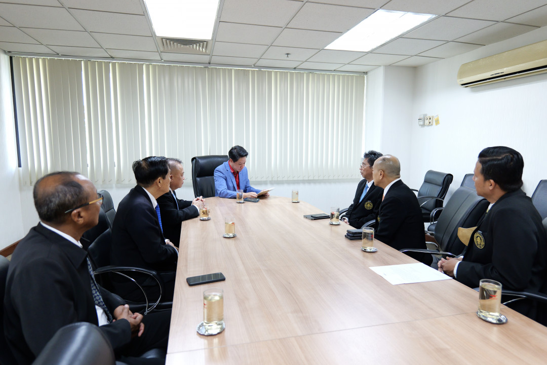 รูปภาพกิจกรรม สหกรณ์ออมทรัพย์การสื่อสารแห่งประเทศไทย ภาพกิจกรรม นายนิธิ มาวิเลิศ ประธานกรรมการและคณะกรรมการ เข้าพบ ดร.ดนันท์ สุภัทรพันธุ์ เชิญเป็นที่ปรึกษา สอ.กสท. 10