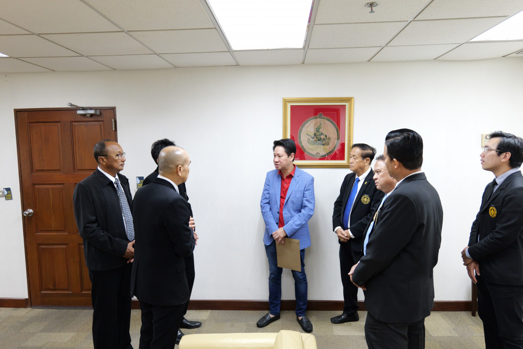 รูปภาพกิจกรรม สหกรณ์ออมทรัพย์การสื่อสารแห่งประเทศไทย ภาพกิจกรรม นายนิธิ มาวิเลิศ ประธานกรรมการและคณะกรรมการ เข้าพบ ดร.ดนันท์ สุภัทรพันธุ์ เชิญเป็นที่ปรึกษา สอ.กสท. 11