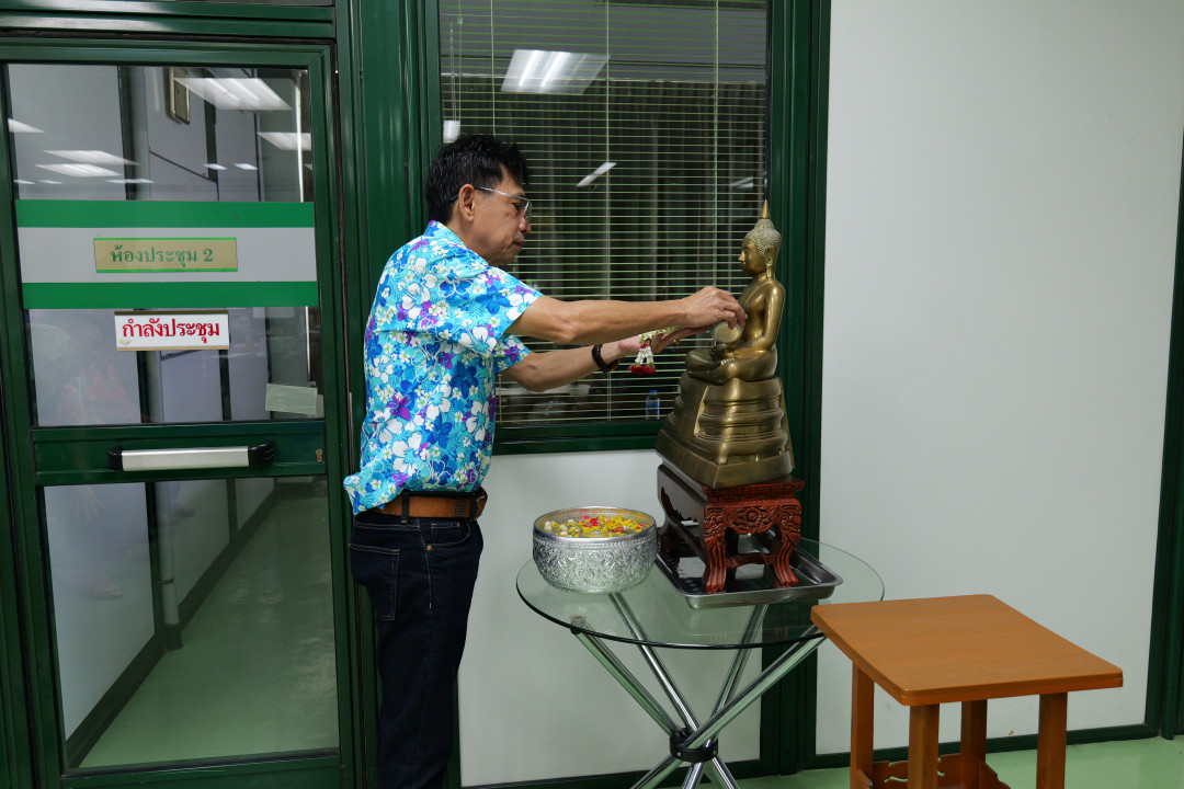 รูปภาพกิจกรรม สหกรณ์ออมทรัพย์การสื่อสารแห่งประเทศไทย กิจกรรม พิธีรดน้ำดำหัวแก่คณะกรรมการดำเนินการ สอ.กสท. 6