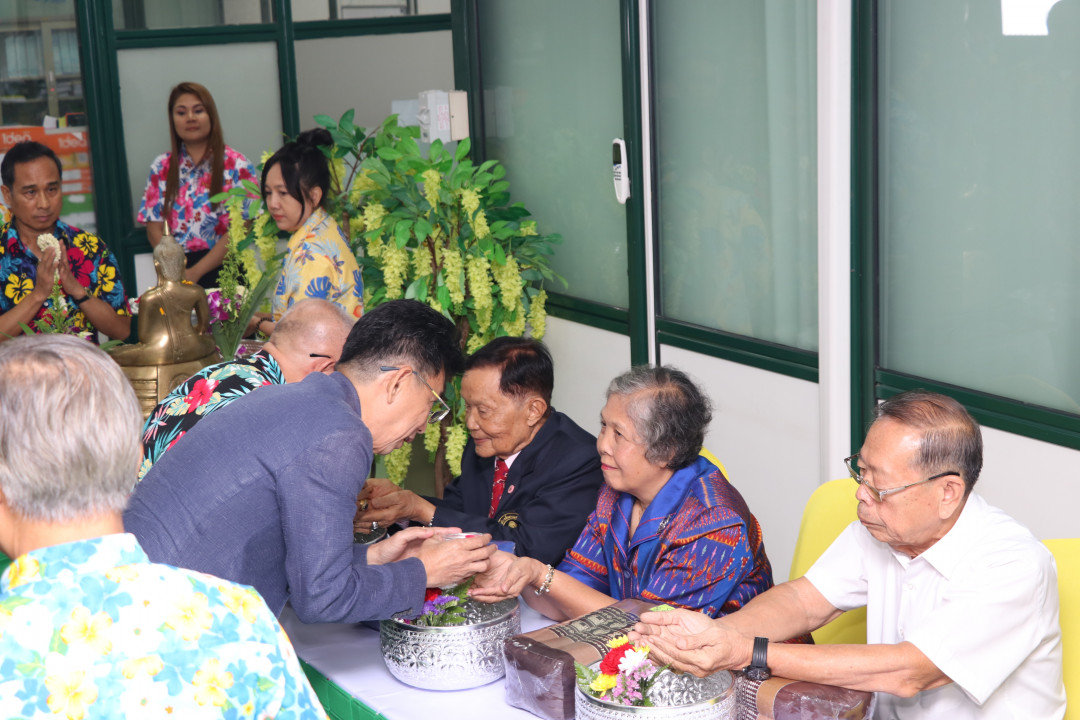 รูปภาพกิจกรรม สหกรณ์ออมทรัพย์การสื่อสารแห่งประเทศไทย กิจกรรม พิธีรดน้ำขอพรเนื่องในวันสงกรานต์ 2568 14