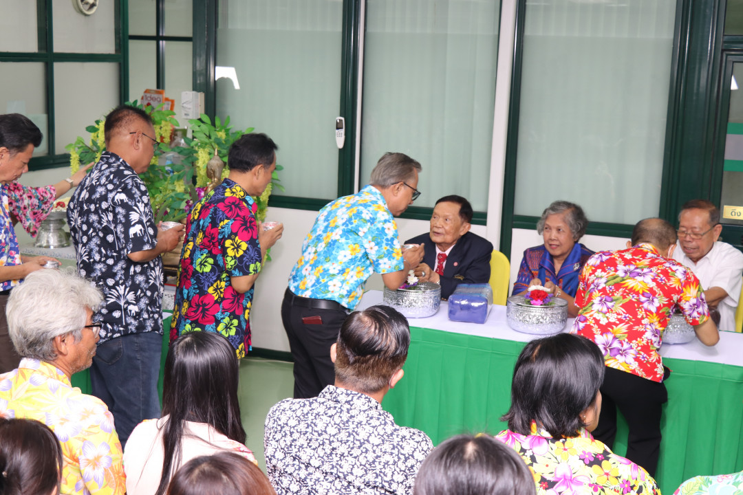 รูปภาพกิจกรรม สหกรณ์ออมทรัพย์การสื่อสารแห่งประเทศไทย กิจกรรม พิธีรดน้ำขอพรเนื่องในวันสงกรานต์ 2568 23