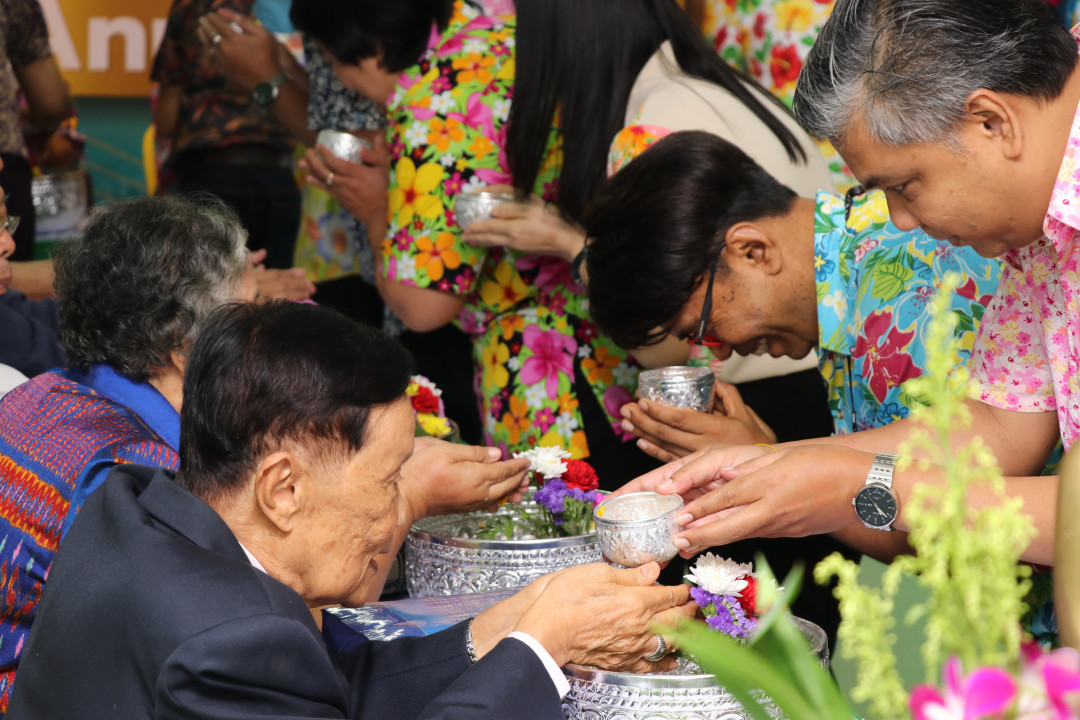 รูปภาพกิจกรรม สหกรณ์ออมทรัพย์การสื่อสารแห่งประเทศไทย กิจกรรม พิธีรดน้ำขอพรเนื่องในวันสงกรานต์ 2568 28