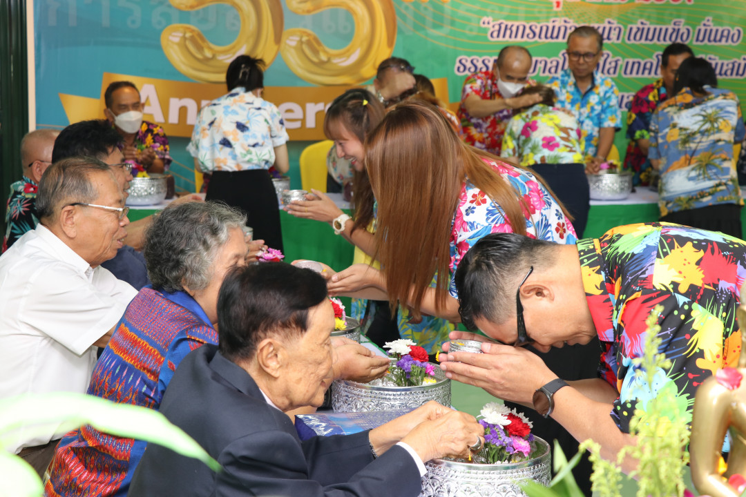 รูปภาพกิจกรรม สหกรณ์ออมทรัพย์การสื่อสารแห่งประเทศไทย กิจกรรม พิธีรดน้ำขอพรเนื่องในวันสงกรานต์ 2568 30
