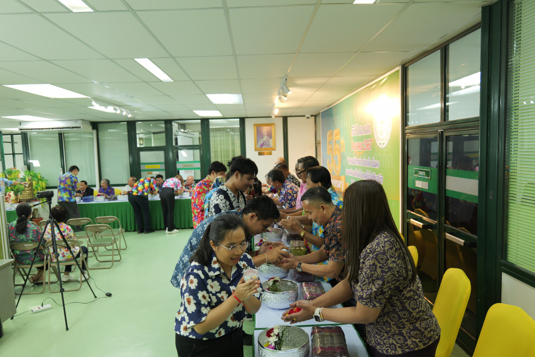 รูปภาพกิจกรรม สหกรณ์ออมทรัพย์การสื่อสารแห่งประเทศไทย กิจกรรม พิธีรดน้ำขอพรเนื่องในวันสงกรานต์ 2568 31