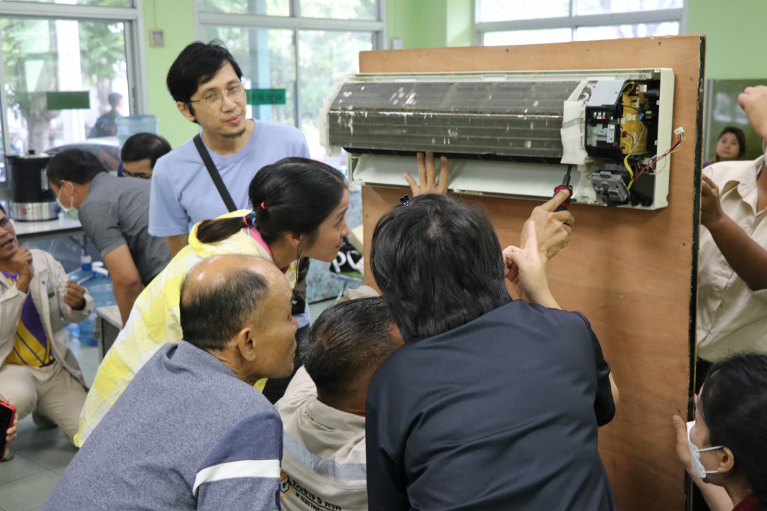รูปภาพกิจกรรม สหกรณ์ออมทรัพย์การสื่อสารแห่งประเทศไทย กิจกรรม อบรมวิชาชีพสมาชิกส่วนกลาง "ล้างเครื่องปรับอากาศภายในบ้าน" ประจำปี 2568 42