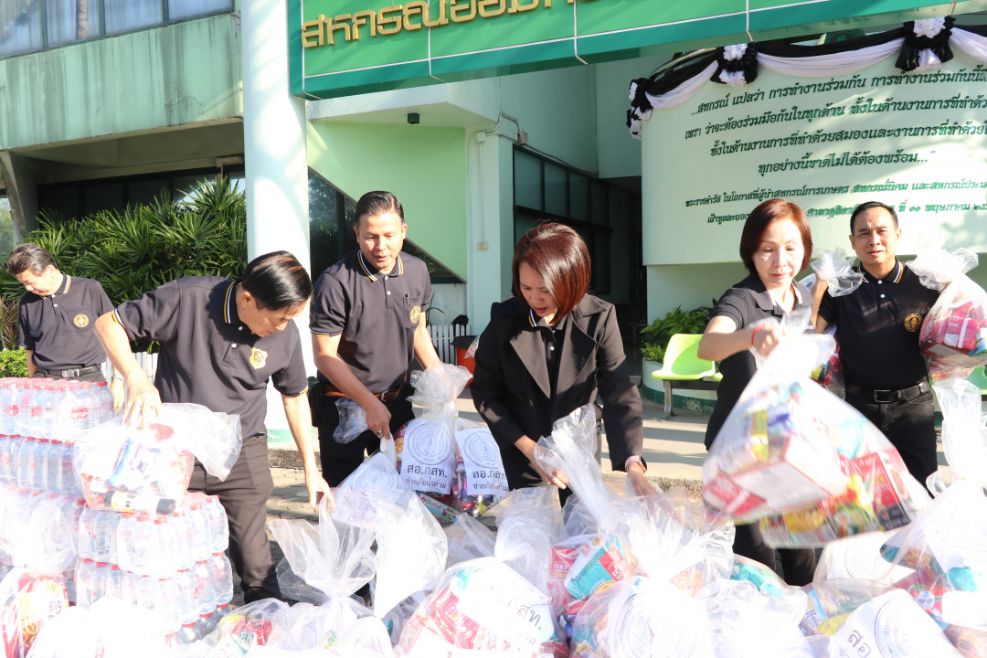 รูปภาพกิจกรรม สหกรณ์ออมทรัพย์การสื่อสารแห่งประเทศไทย กิจกรรม สอ.กสท. ร่วมกับ THPD ไปรษณีย์ไทย ดิสทวิบิวชั่น ส่งมอบถุงยังชีพรอบแรกช่วยผู้ประสบอุทกภัย อ.หาดใหญ่ จ.สงขลา 10