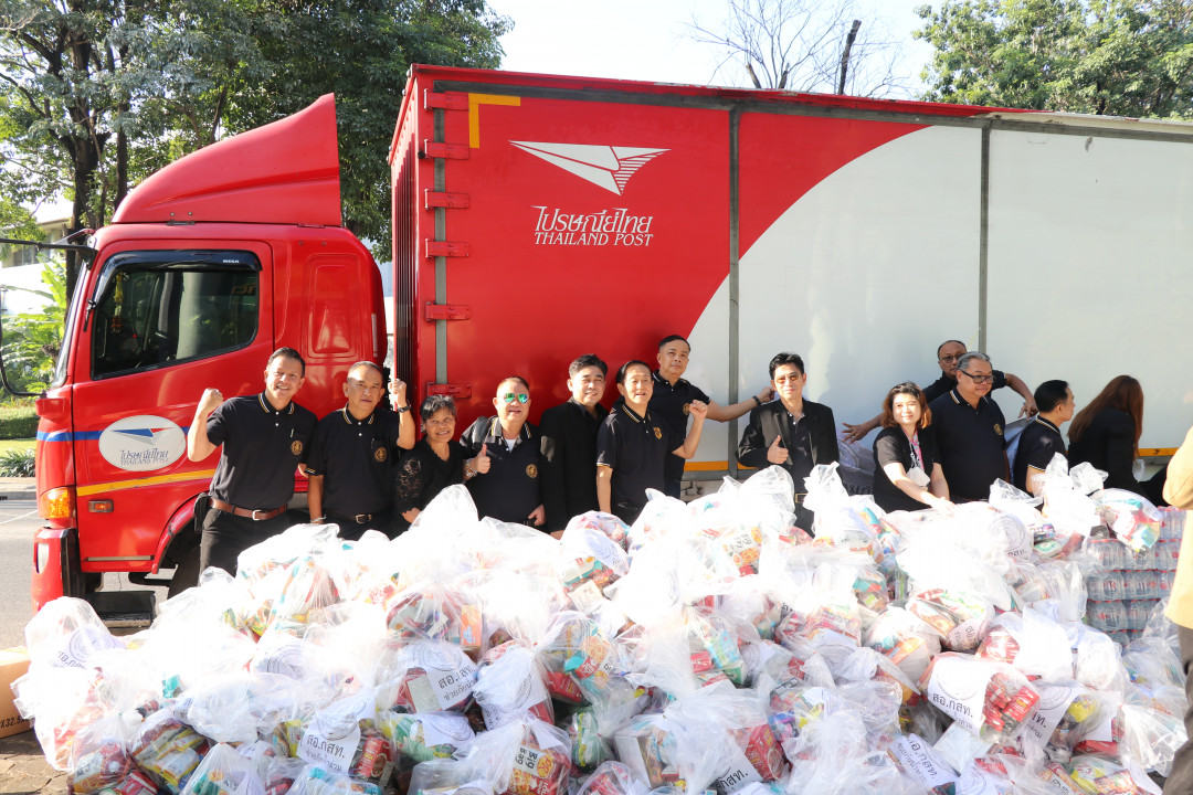 รูปภาพกิจกรรม สหกรณ์ออมทรัพย์การสื่อสารแห่งประเทศไทย กิจกรรม สอ.กสท. ร่วมกับ THPD ไปรษณีย์ไทย ดิสทวิบิวชั่น ส่งมอบถุงยังชีพรอบแรกช่วยผู้ประสบอุทกภัย อ.หาดใหญ่ จ.สงขลา 19