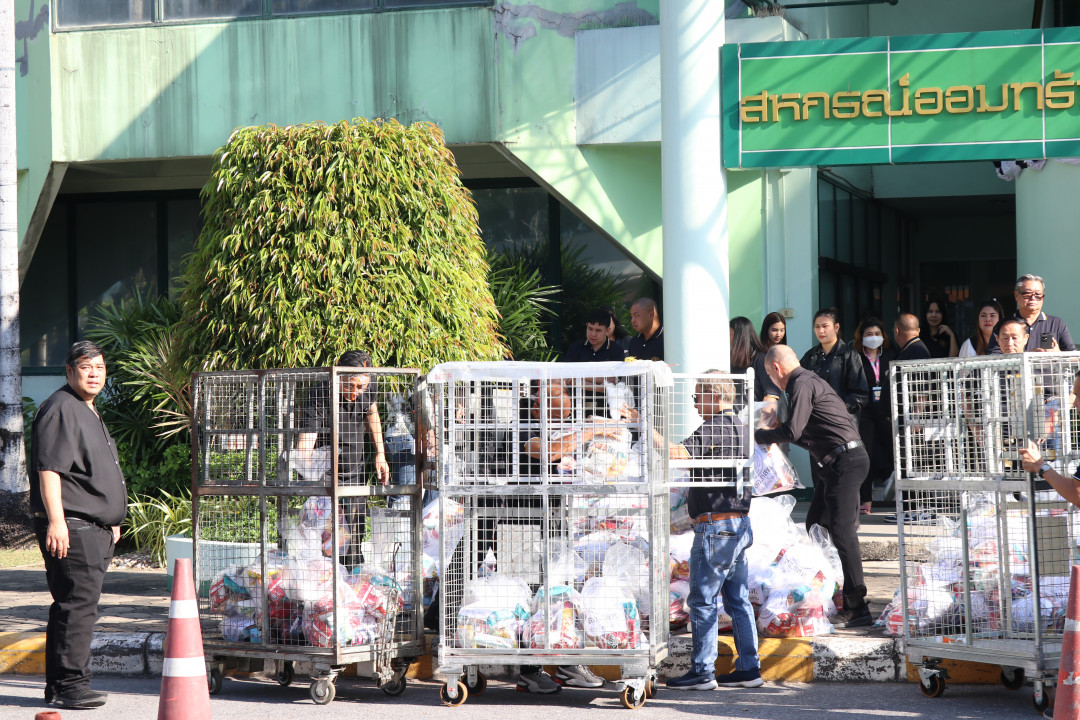 รูปภาพกิจกรรม สหกรณ์ออมทรัพย์การสื่อสารแห่งประเทศไทย กิจกรรม สอ.กสท. ร่วมกับ THPD ไปรษณีย์ไทย ดิสทวิบิวชั่น ส่งมอบถุงยังชีพรอบแรกช่วยผู้ประสบอุทกภัย อ.หาดใหญ่ จ.สงขลา 23