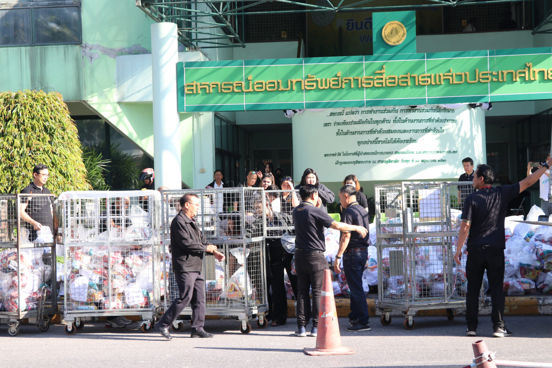 รูปภาพกิจกรรม สหกรณ์ออมทรัพย์การสื่อสารแห่งประเทศไทย กิจกรรม สอ.กสท. ร่วมกับ THPD ไปรษณีย์ไทย ดิสทวิบิวชั่น ส่งมอบถุงยังชีพรอบแรกช่วยผู้ประสบอุทกภัย อ.หาดใหญ่ จ.สงขลา 24