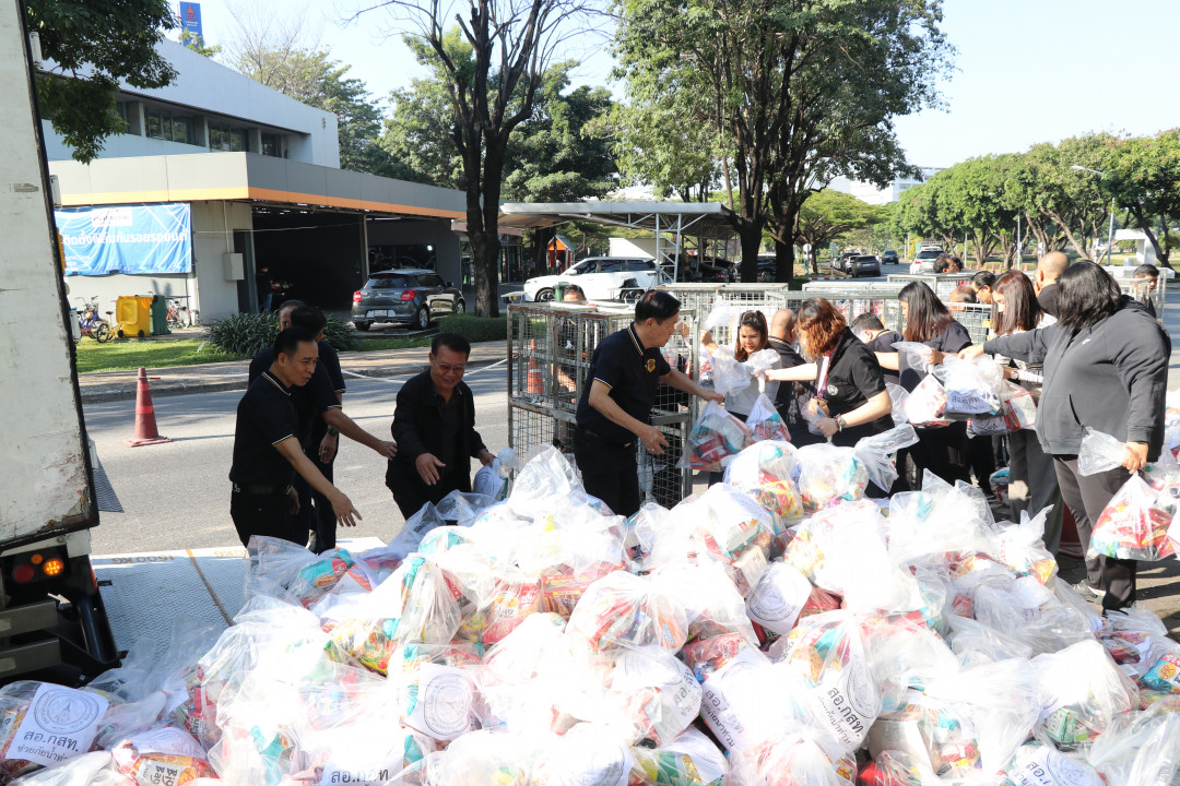 รูปภาพกิจกรรม สหกรณ์ออมทรัพย์การสื่อสารแห่งประเทศไทย กิจกรรม สอ.กสท. ร่วมกับ THPD ไปรษณีย์ไทย ดิสทวิบิวชั่น ส่งมอบถุงยังชีพรอบแรกช่วยผู้ประสบอุทกภัย อ.หาดใหญ่ จ.สงขลา 29