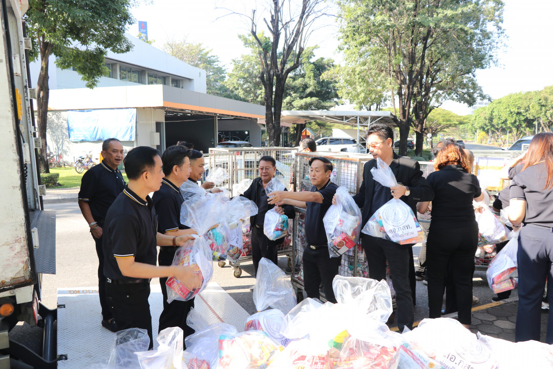 รูปภาพกิจกรรม สหกรณ์ออมทรัพย์การสื่อสารแห่งประเทศไทย กิจกรรม สอ.กสท. ร่วมกับ THPD ไปรษณีย์ไทย ดิสทวิบิวชั่น ส่งมอบถุงยังชีพรอบแรกช่วยผู้ประสบอุทกภัย อ.หาดใหญ่ จ.สงขลา 31