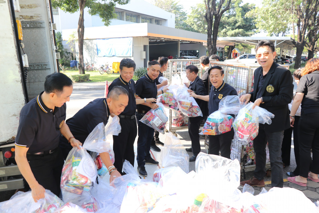 รูปภาพกิจกรรม สหกรณ์ออมทรัพย์การสื่อสารแห่งประเทศไทย กิจกรรม สอ.กสท. ร่วมกับ THPD ไปรษณีย์ไทย ดิสทวิบิวชั่น ส่งมอบถุงยังชีพรอบแรกช่วยผู้ประสบอุทกภัย อ.หาดใหญ่ จ.สงขลา 32