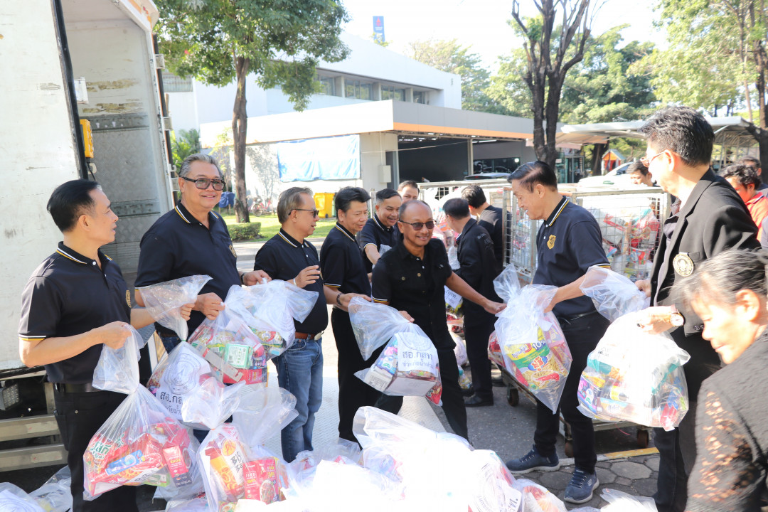 รูปภาพกิจกรรม สหกรณ์ออมทรัพย์การสื่อสารแห่งประเทศไทย กิจกรรม สอ.กสท. ร่วมกับ THPD ไปรษณีย์ไทย ดิสทวิบิวชั่น ส่งมอบถุงยังชีพรอบแรกช่วยผู้ประสบอุทกภัย อ.หาดใหญ่ จ.สงขลา 33