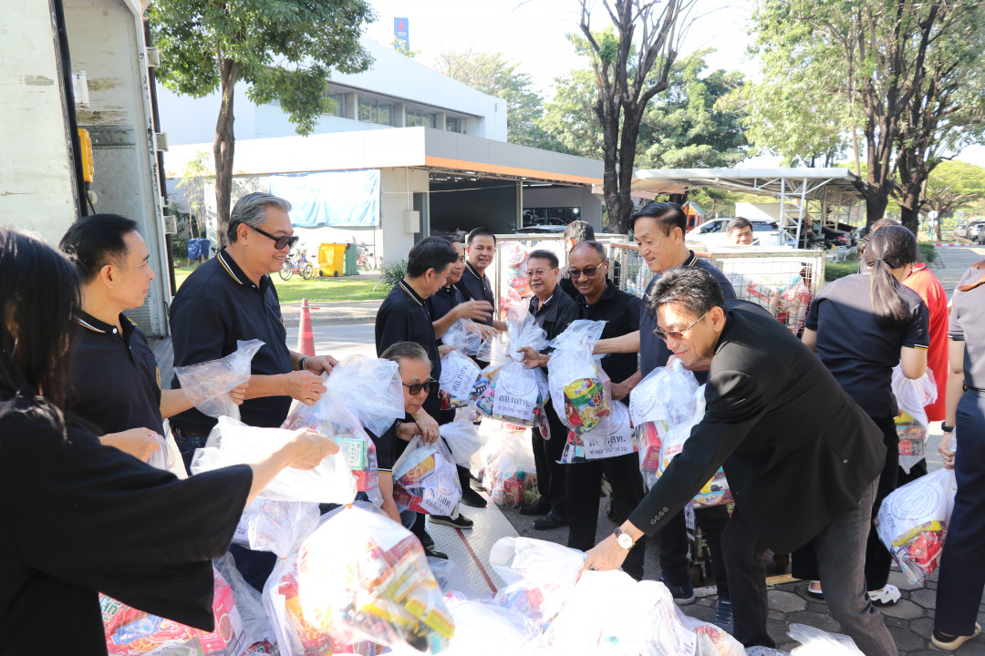 รูปภาพกิจกรรม สหกรณ์ออมทรัพย์การสื่อสารแห่งประเทศไทย กิจกรรม สอ.กสท. ร่วมกับ THPD ไปรษณีย์ไทย ดิสทวิบิวชั่น ส่งมอบถุงยังชีพรอบแรกช่วยผู้ประสบอุทกภัย อ.หาดใหญ่ จ.สงขลา 34
