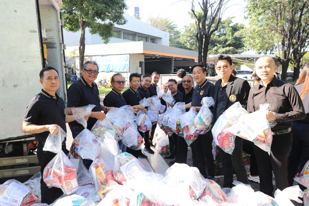 รูปภาพกิจกรรม สหกรณ์ออมทรัพย์การสื่อสารแห่งประเทศไทย กิจกรรม สอ.กสท. ร่วมกับ THPD ไปรษณีย์ไทย ดิสทวิบิวชั่น ส่งมอบถุงยังชีพรอบแรกช่วยผู้ประสบอุทกภัย อ.หาดใหญ่ จ.สงขลา 35