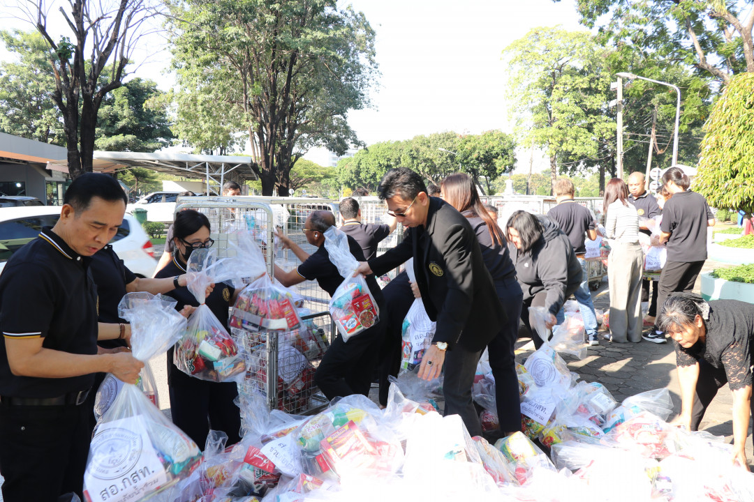 รูปภาพกิจกรรม สหกรณ์ออมทรัพย์การสื่อสารแห่งประเทศไทย กิจกรรม สอ.กสท. ร่วมกับ THPD ไปรษณีย์ไทย ดิสทวิบิวชั่น ส่งมอบถุงยังชีพรอบแรกช่วยผู้ประสบอุทกภัย อ.หาดใหญ่ จ.สงขลา 36