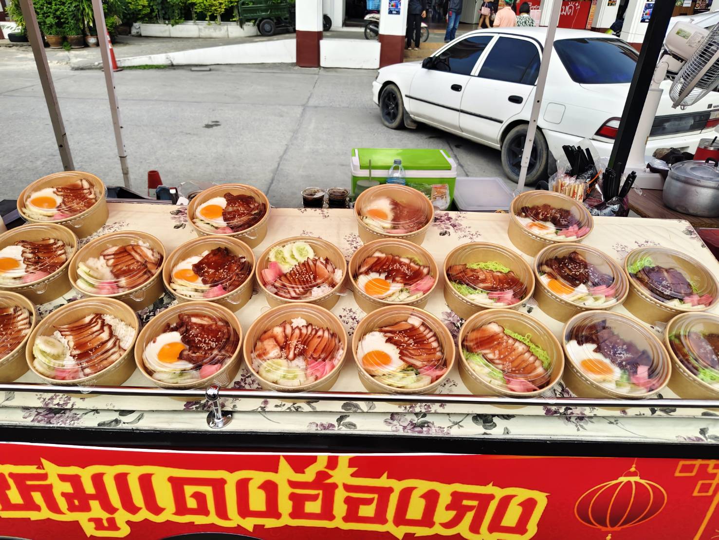 หมูแดงฮ่องกง ไก่แดงฮ่องกง มีข้าว บะหมี่ ภาพที่ 1