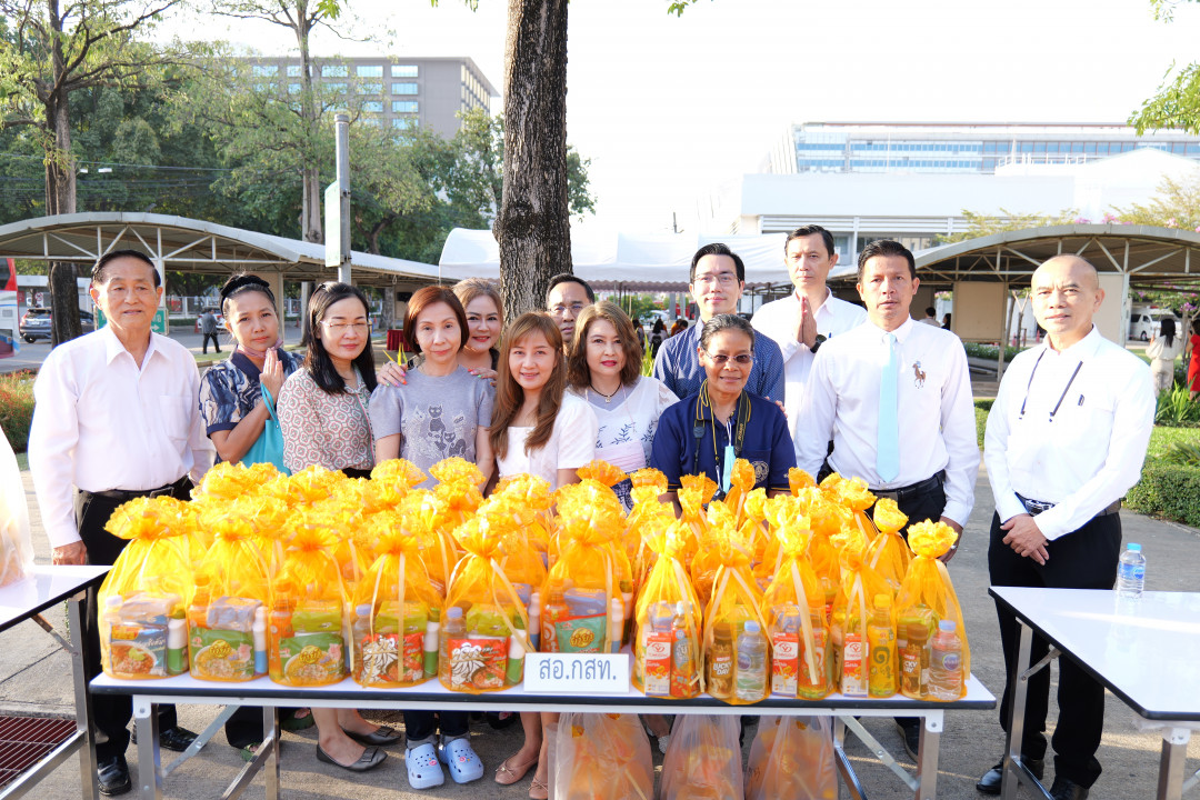 ภาพกิจกรรม ร่วมทำบุญใส่บาตรกับ ปณท เนื่องในวันขึ้นปีใหม่ 2567 เมื่อวันที่ 5 มกราคม 2567