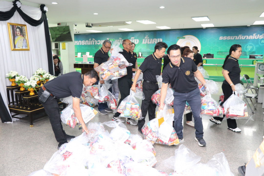 สอ.กสท. ร่วมกับ THPD ไปรษณีย์ไทย ดิสทวิบิวชั่น ส่งมอบถุงยังชีพรอบแรกช่วยผู้ประสบอุทกภัย อ.หาดใหญ่ จ.สงขลา ภาพที่ 3